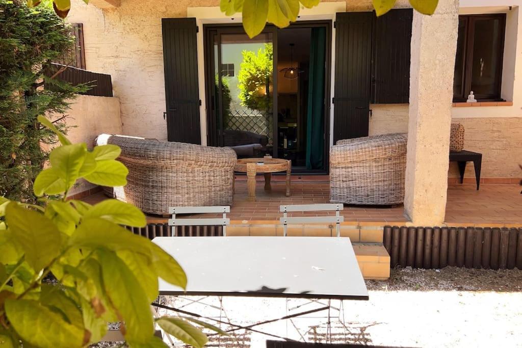 Cocoon'Isle - Jardinet- Jacuzzi Apartamento LʼIsle-sur-la-Sorgue Exterior foto